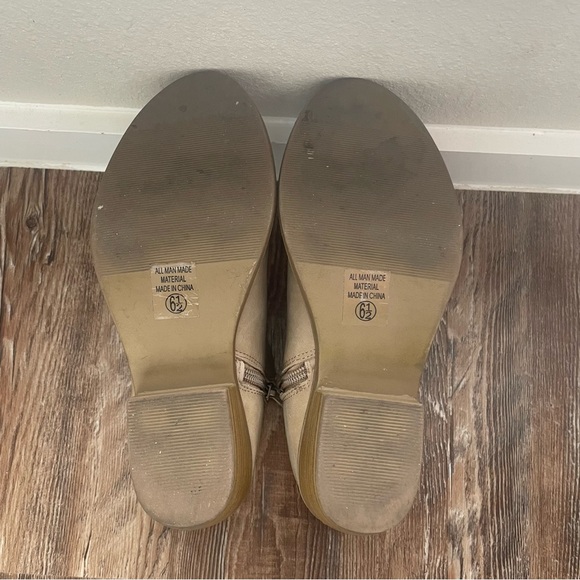 Soda Women's Mug Round Toe Tan Faux Leather Western Ankle Bootie shoes Size 6.5 - Picture 10 of 11